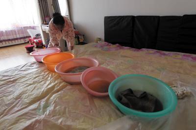 芒市楼上漏水，住户失联，小区没物管，业主维权难！律师来支招……